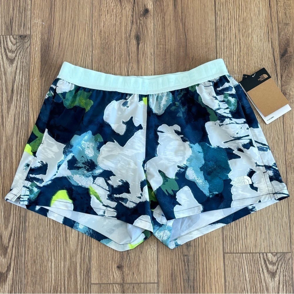 NWT North Face Women's Wander Shorts Size Medium Navy Floral Print